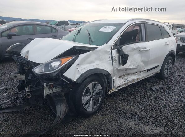 KNDCC3LC7H5072128 2017 KIA NIRO Белый Передняя левая четверть