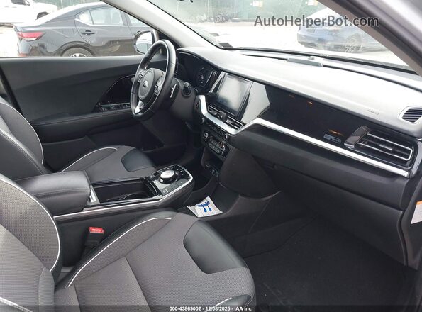 KNDCC3LG0L5057613 2020 KIA NIRO EV Silver Вид салону спереду