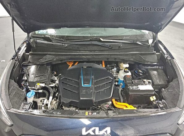 KNDCC3LG0N5160422 2022 KIA NIRO Black Engine compartment view