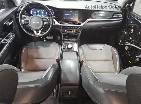 KNDCC3LG0N5160422 2022 KIA NIRO Black 