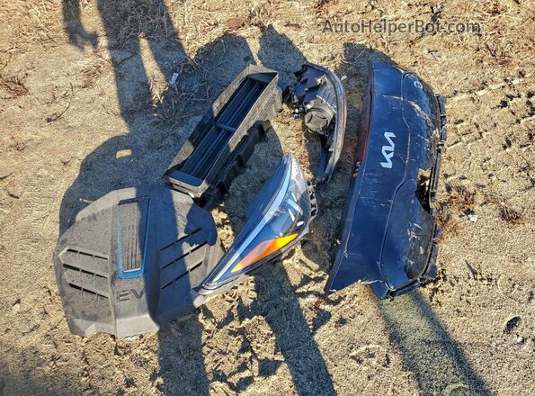 KNDCC3LG8N5149717 2022 KIA NIRO Black Engine compartment view