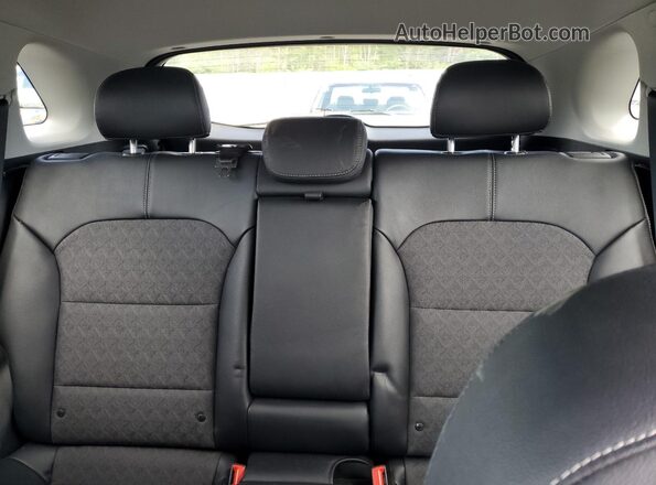 KNDCD3LD5N5489443 2022 KIA NIRO Silver Rear seats view
