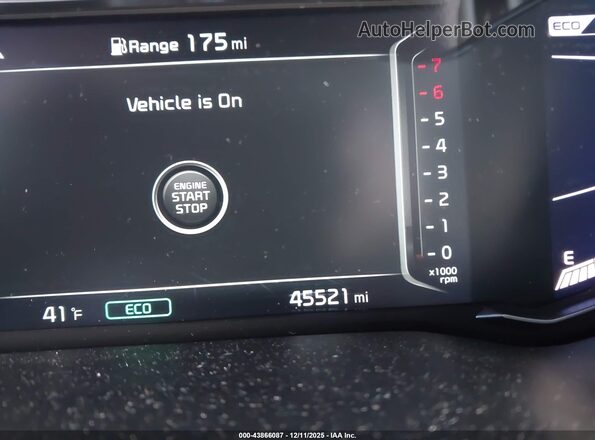 KNDCE3LC1N5489928 2022 KIA NIRO Blue 