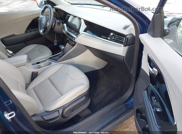 KNDCE3LC1N5489928 2022 KIA NIRO Blue Front interior view
