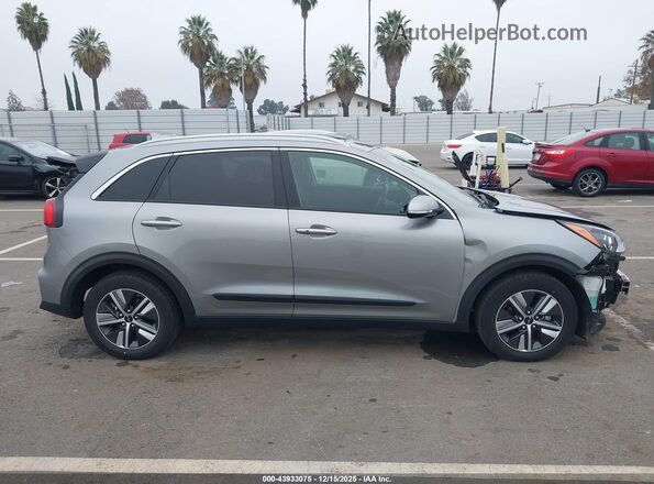 KNDCE3LC8N5490784 2022 KIA NIRO Silver Widok wnętrza z tyłu