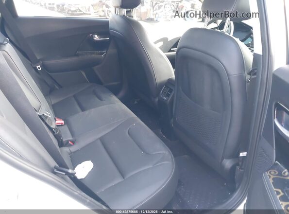 KNDCE3LC9N5489823 2022 KIA NIRO White 