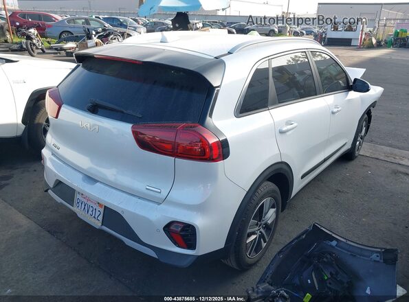 KNDCE3LC9N5489823 2022 KIA NIRO White 