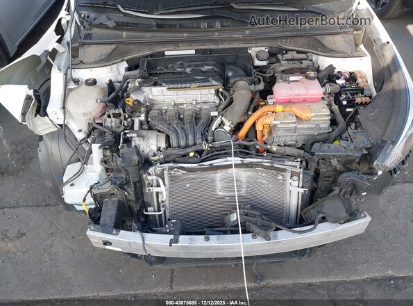 KNDCE3LC9N5489823 2022 KIA NIRO White 