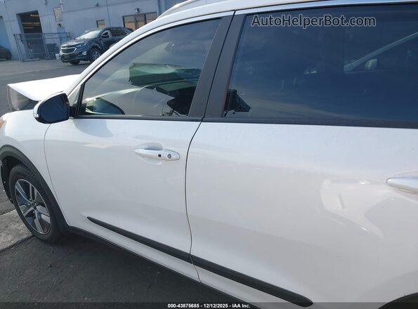 KNDCE3LC9N5489823 2022 KIA NIRO White 