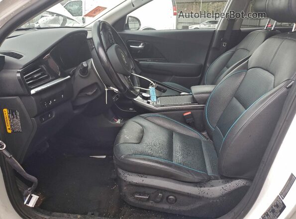 KNDCE3LG5L5036900 2020 KIA NIRO White Вид салону спереду