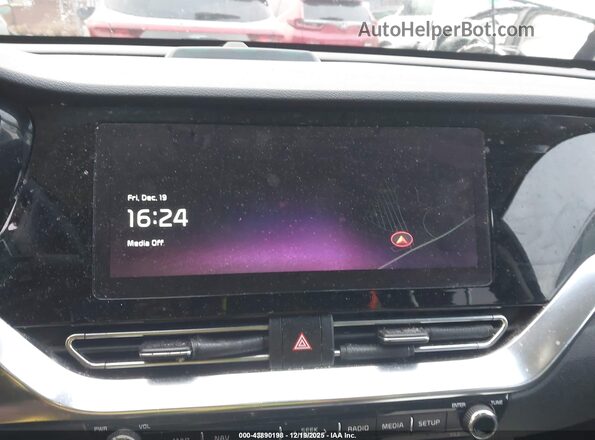 KNDCE3LGXL5040179 2020 KIA NIRO EV White 