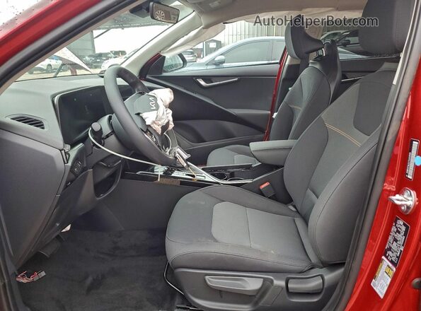 KNDCP3LE1T5332926 2026 KIA NIRO Red Вид салону спереду