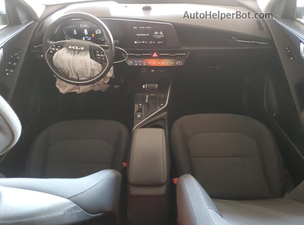 KNDCP3LE2P5082568 2023 KIA NIRO Silver Vista del salpicadero
