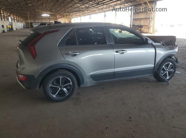 KNDCP3LE2P5082568 2023 KIA NIRO Silver Trasero derecho