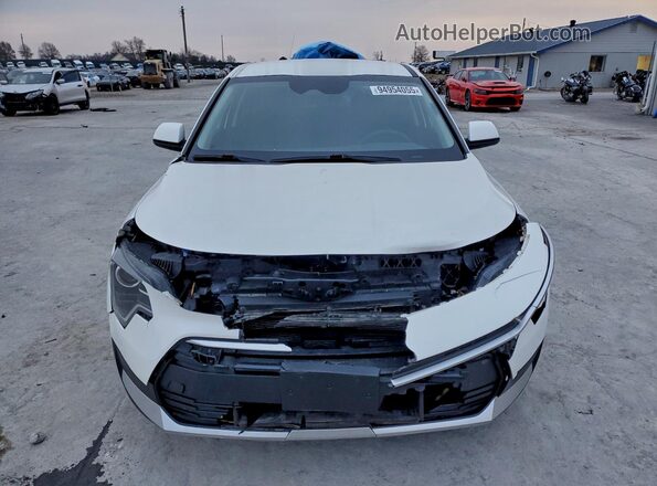 KNDCP3LE2P5091500 2023 KIA NIRO Белый Вид спереди