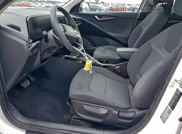 KNDCP3LE2P5091500 2023 KIA NIRO Белый Вид салона спереди