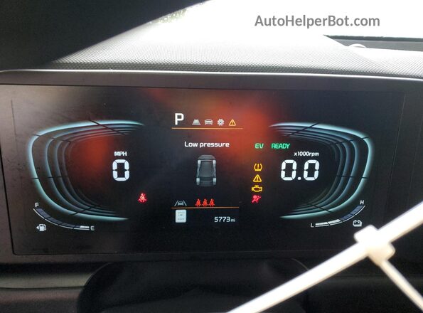 KNDCP3LE4S5257055 2025 KIA NIRO Black ხელსაწყოთა პანელის ხედი