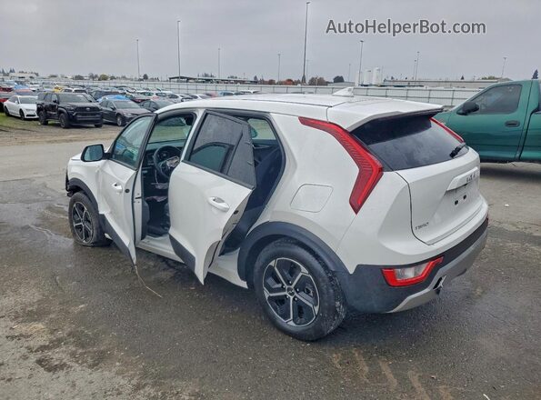KNDCP3LE7S5300805 2025 KIA NIRO White 