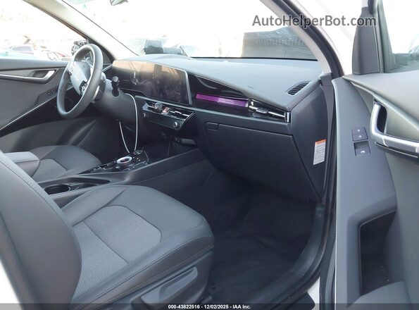 KNDCR3L19S5145276 2025 KIA NIRO EV White 