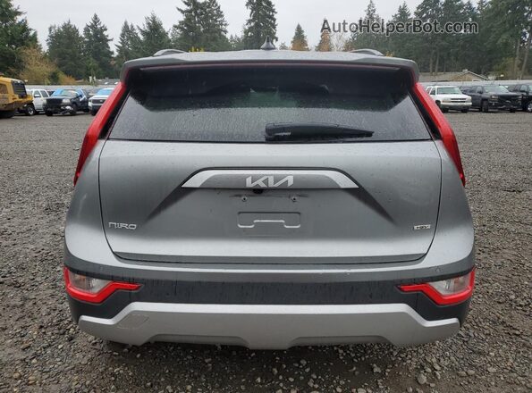 KNDCR3LE0P5052172 2023 KIA NIRO Silver Vista trasera