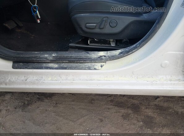 KNDCS3LF4R5183170 2024 KIA NIRO PLUG-IN HYBRID White Front view