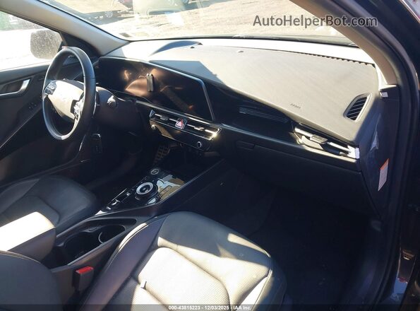 KNDCT3L14R5085547 2024 KIA NIRO EV Gray Front interior view