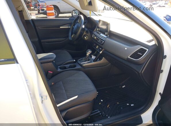 KNDEPCAA3N7248655 2022 KIA SELTOS Белый Вид салона спереди