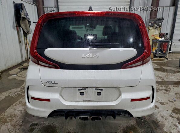 KNDJ53AFXN7166731 2022 KIA SOUL White უკანა ხედი