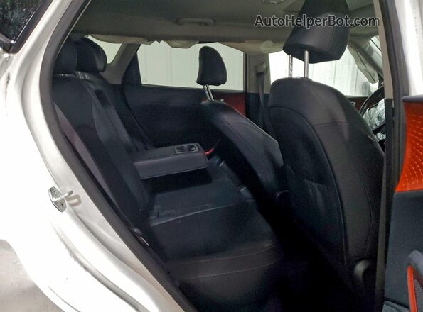 KNDJ53AFXN7166731 2022 KIA SOUL White უკანა სალონის ხედი