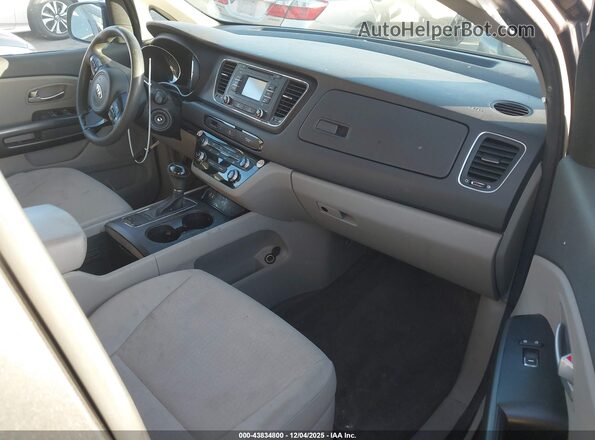 KNDMB5C11H6233178 2017 KIA SEDONA Gray Front interior view