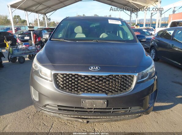 KNDMB5C11H6233178 2017 KIA SEDONA Gray Rear interior view