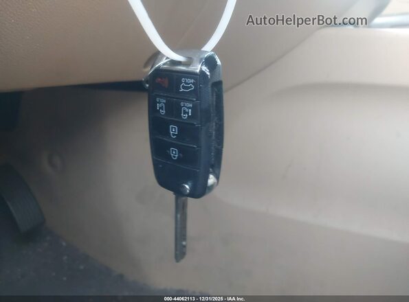 KNDMB5C11J6373107 2018 KIA SEDONA Белый Вид панели приборов