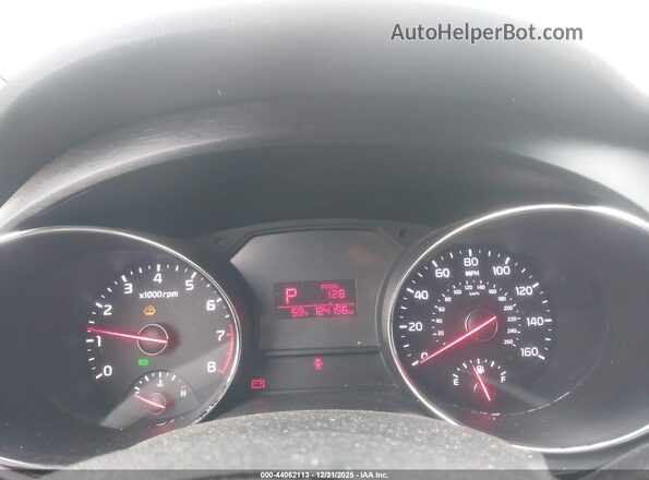 KNDMB5C11J6373107 2018 KIA SEDONA Белый Вид задних сидений