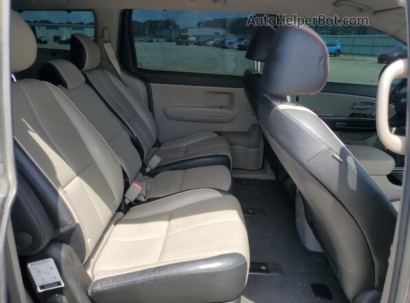 KNDMB5C11L6642239 2020 KIA SEDONA Blue Rear interior view