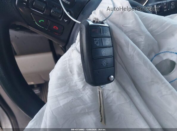 KNDMB5C18G6103705 2016 KIA SEDONA Белый Вид панели приборов