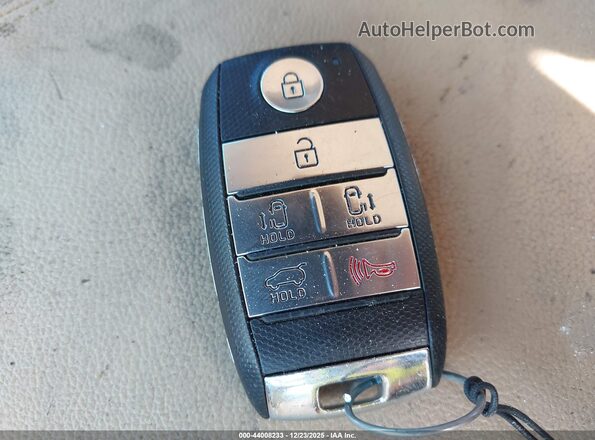 KNDMB5C1XL6577925 2020 KIA SEDONA Белый Вид панели приборов