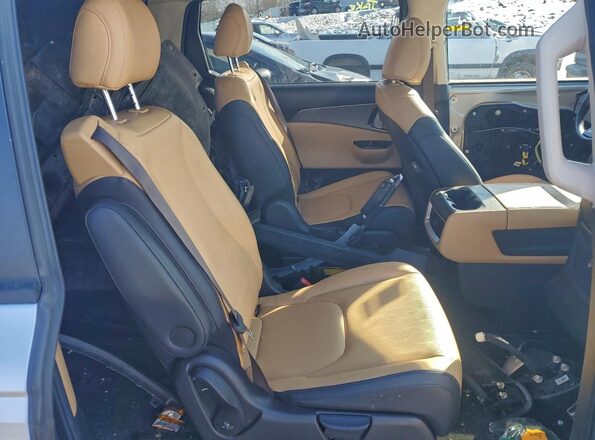 KNDNB4H33N6091629 2022 KIA CARNIVAL Silver Vista interior trasera
