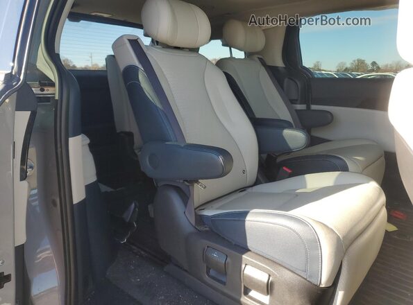 KNDNE5KA8S6050932 2025 KIA CARNIVAL Серый Вид задней части салона