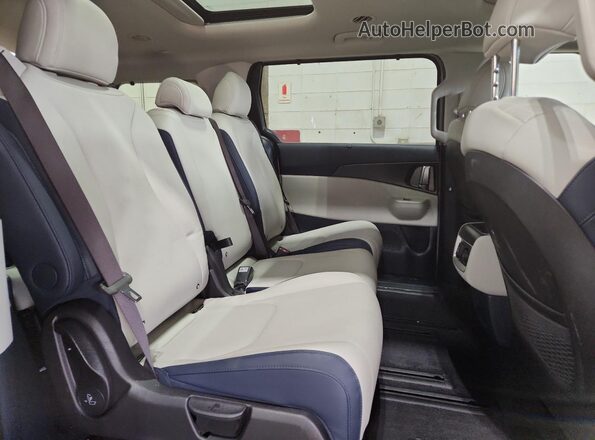 KNDNE5KAXS6044761 2025 KIA CARNIVAL Gray Widok wnętrza z tyłu
