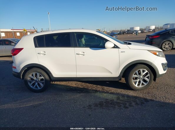 KNDPBCAC6G7814870 2016 KIA SPORTAGE White Սալոնի հետևի տեսք