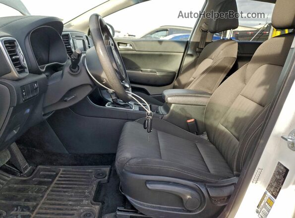 KNDPMCAC4H7270073 2017 KIA SPORTAGE White Вид салону спереду