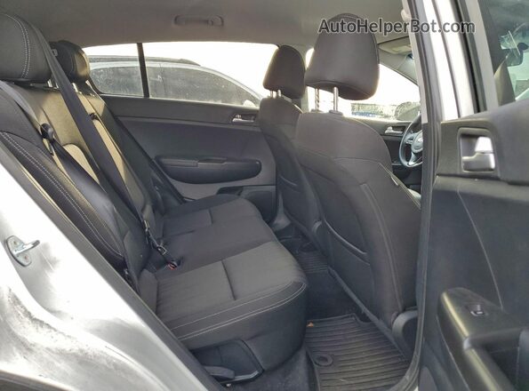 KNDPMCAC4H7270073 2017 KIA SPORTAGE White Вид задньої частини салону