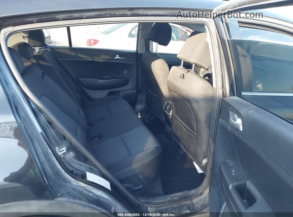 KNDPMCAC9M7918355 2021 KIA SPORTAGE Black Widok naklejki z numerem VIN