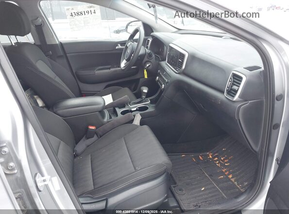 KNDPMCAC9N7955052 2022 KIA SPORTAGE Silver Vista interior delantera