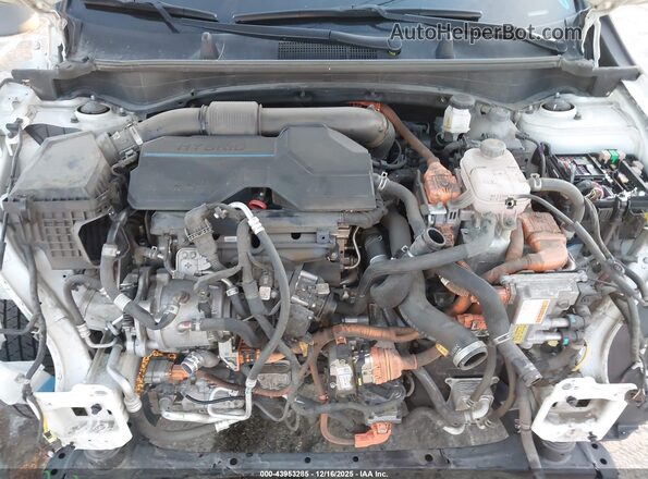 KNDPVCAG6P7025869 2023 KIA SPORTAGE HYBRID White Հետևի տեսք