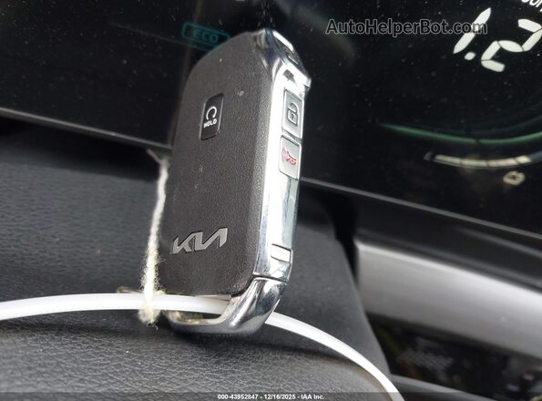 KNDPVCAG6P7099096 2023 KIA SPORTAGE HYBRID White Առջևի վահանակի տեսք