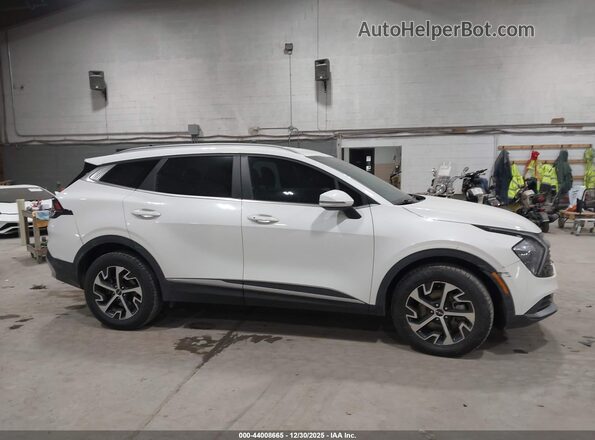KNDPVCAG9P7112102 2023 KIA SPORTAGE HYBRID White Rear interior view