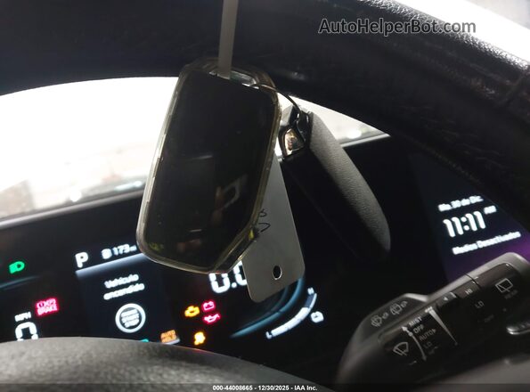 KNDPVCAG9P7112102 2023 KIA SPORTAGE HYBRID White Dashboard view