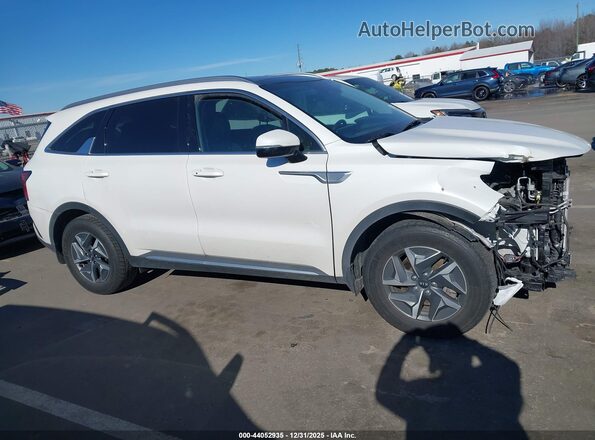 KNDRH4LG7M5050970 2021 KIA SORENTO HYBRID White Սալոնի հետևի տեսք