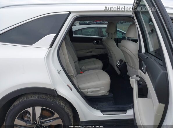 KNDRKDLGXP5204058 2023 KIA SORENTO HYBRID White VIN კოდის სტიკერის ხედი
